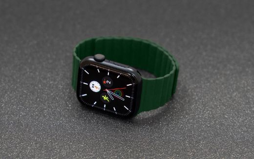 Picture of Torrii Saturn Silicone Magnetic Apple Watch Band for Ultra 49/45/44/42 mm - Forest Green